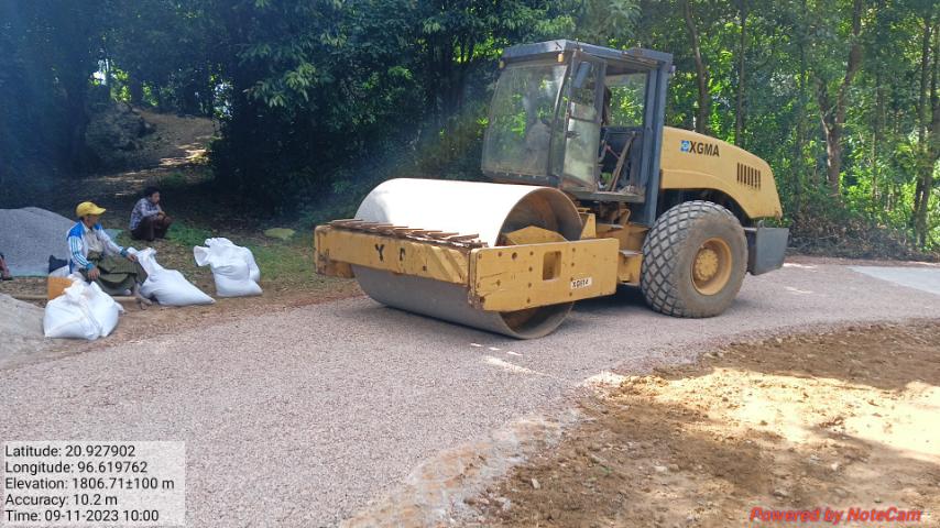 Road compaction with roller